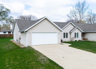 1108 Bobbi Ln, Waterloo, IA 50701