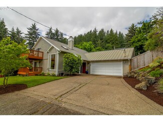 74 Crest Dr, Eugene, OR 97405