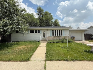 1948 3rd St NW, Minot, ND 58703