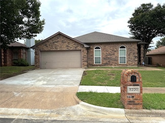 8220 Lara Ln, Watauga, TX 76148