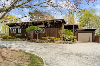 8 Cromwell Place, Old Saybrook, CT 06475