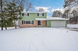 2004 Oak St, Grand Rapids, MN 55744