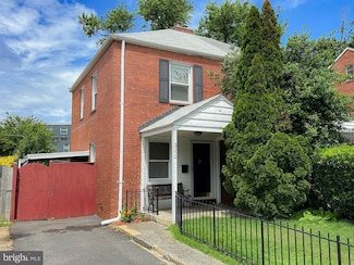 322 S Veitch St, Arlington, VA 22204