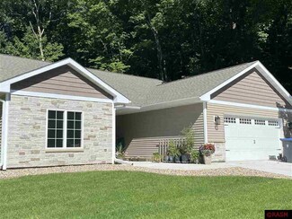 120 Bartholomew Ln, Mankato, MN 56001