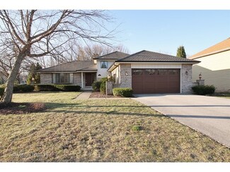 231 81st St, Willowbrook, IL 60527