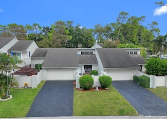 12813 Spinnaker Ln, Wellington, FL 33414