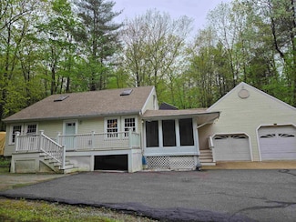 22 Gold Finch Rd, Goffstown, NH 03045