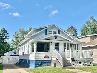 512 W E St, Iron Mountain, MI 49801