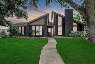 15223 La Paloma Dr, Houston, TX 77083