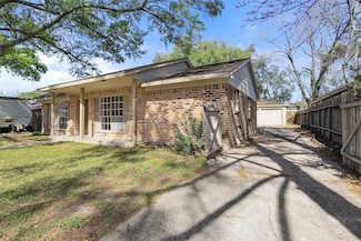 959 Wavecrest Ln, Houston, TX 77062