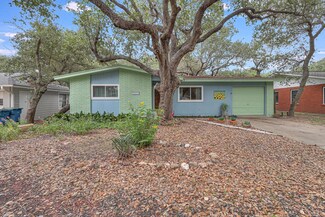 1501 Shadyside Dr, Rockport, TX 78382