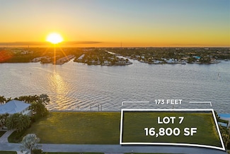 7 Sabal Island Dr, Boynton Beach, FL 33435