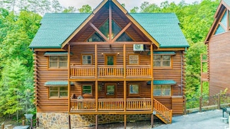 1128 Black Bear Cub Way, Pigeon Forge, TN 37862