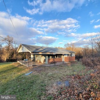 7 Floyd Dr, Middletown, PA 17057