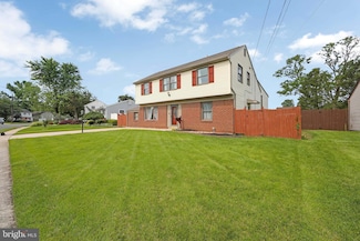 13 Briarcliff Rd, Marlton, NJ 08053