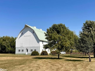 925 100th St, Kanawha, IA 50447