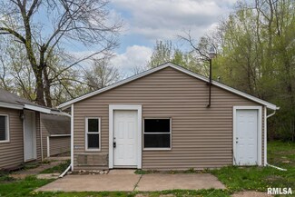 6026 Fossen Dr, Davenport, IA 52802