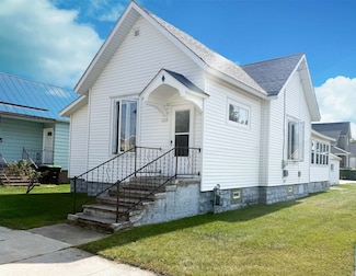 1323 13th Ave, Menominee, MI 49858