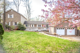 107 Vista Rd, Highland Lakes, NJ 07422