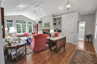 160 Skyline Dr, Knoxville, IA 50138