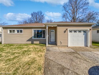 9220 Lynnhaven Rd, Parma Heights, OH 44130