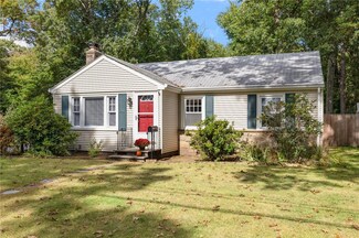75 Darling St, Warwick, RI 02886