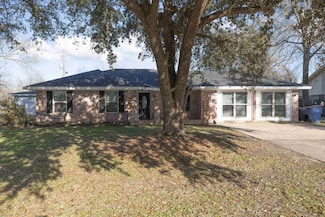 6720 Lancaster Dr, Orange, TX 77632