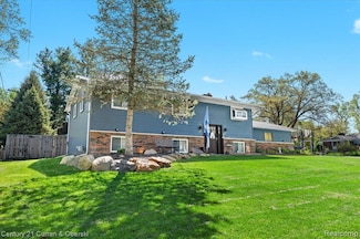 2566 Marchar Dr, Wolverine Lake, MI 48390