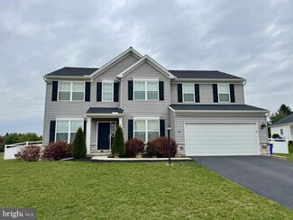 4021 Country Dr, Dover, PA 17315