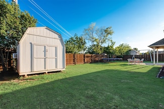 609 Acorn St, Pilot Point, TX 76258