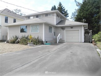 4207 L Place, Seaview, WA 98644
