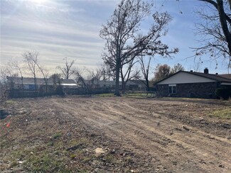 2708 W Gum St, Rogers, AR 72758
