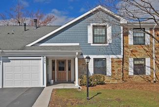 696 Oakmont Ln Unit B2, Wheeling, IL 60090