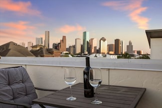 1717 Silver St, Houston, TX 77007