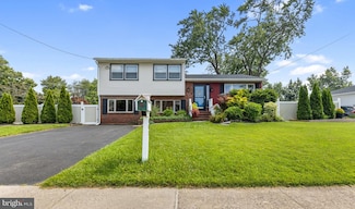 601 W Palmer St, Morrisville, PA 19067