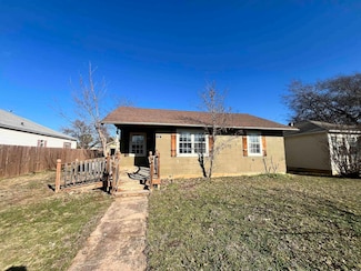 511 Wilson Ave, Comanche, OK 73529