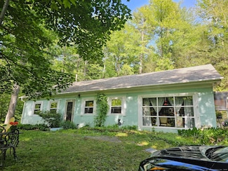 28 Oak Dr, Woodstock Valley, CT 06282