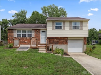 3212 Dorf Dr, Moraine, OH 45418
