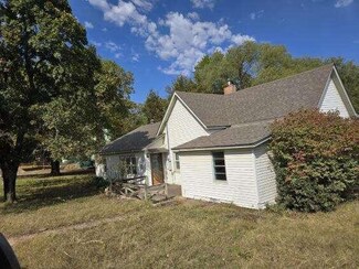 407 W Cherokee St, South West City, MO 64863