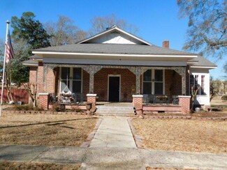 401 S 2nd St, Collins, MS 39428