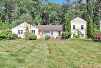 206 Beacon Hill Rd, Trumbull, CT 06611