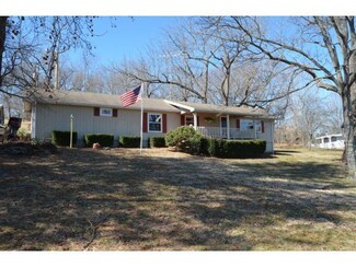 105 Half Moon Rd, Cape Fair, MO 65624