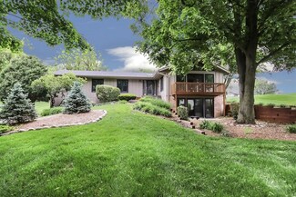 144 Harbor Dr, Lake Barrington, IL 60010
