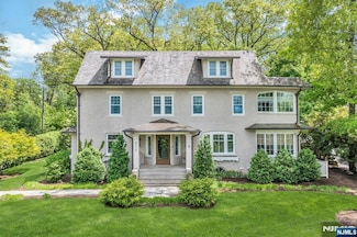 245 Heights Rd, Ridgewood, NJ 07450