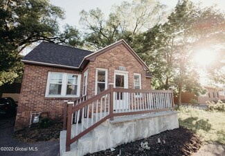 1418 Curry Rd, Schenectady, NY 12306