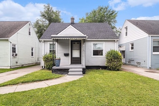 20846 Hampton St, Harper Woods, MI 48225