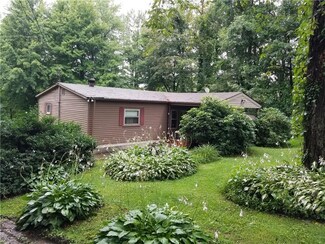 135 Pidgeon Dr, Evans City, PA 16033