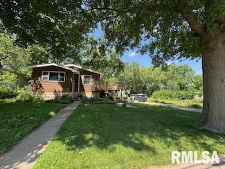 1214 S 12th St, Clinton, IA 52732
