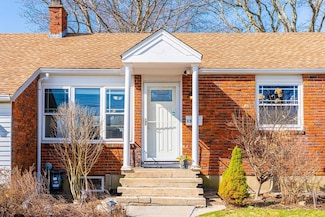 153 Circle Dr, Waltham, MA 02452