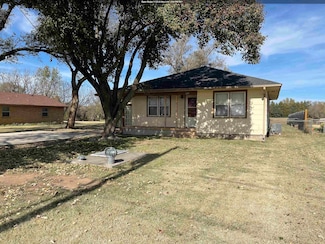 2214 Norman Rd, Enid, OK 73703